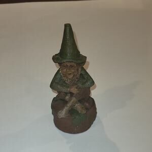 Vintage 1982 Tom Clark Gnome Sculpture Figurine 6" tall. Signed